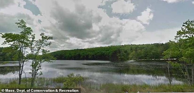 Those who risk swimming could end up suffering from stomach and intestinal upset, diarrhea and vomiting (Photo: Rutland Beach)