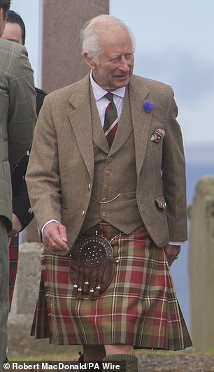 He also wore a traditional Scottish kilt in red, brown and green tartan.