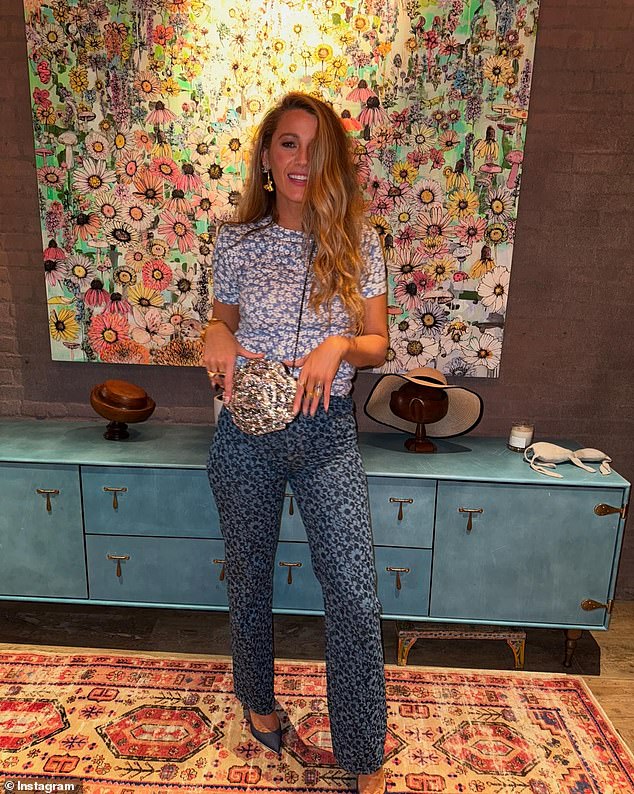 The Gossip Girl shared another post on Saturday from inside the house, as she donned a blue floral blouse with blue floral jeans.