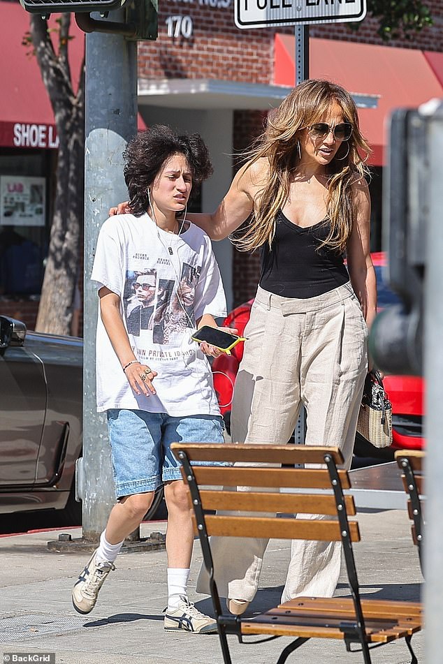 The star had her arm around her daughter Emme as the couple strolled together.