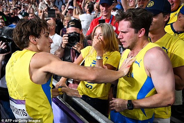 The pole vault champion celebrated in style with one of his Swedish teammates in Paris.