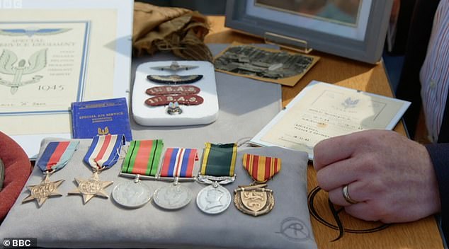 Expert Mark Smith met a man whose father was an SAS soldier as he showed off his papers, medals and badges.