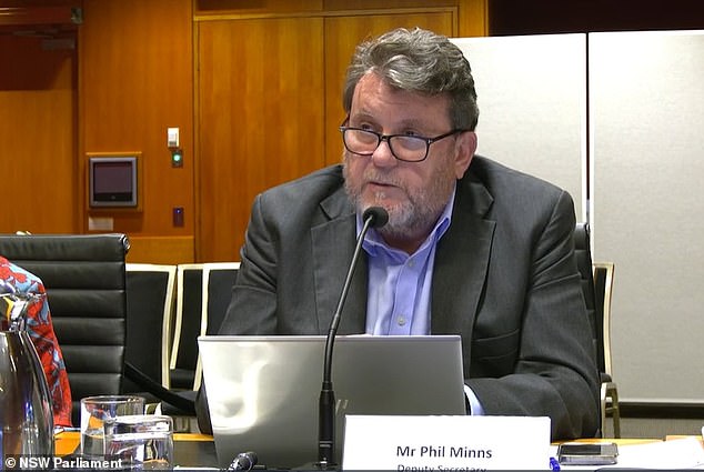 Mr Minns' uncle, Phil Minns, who has been NSW Deputy Health Minister since 2017, emailed staff on Monday afternoon to say working from home arrangements were still possible.