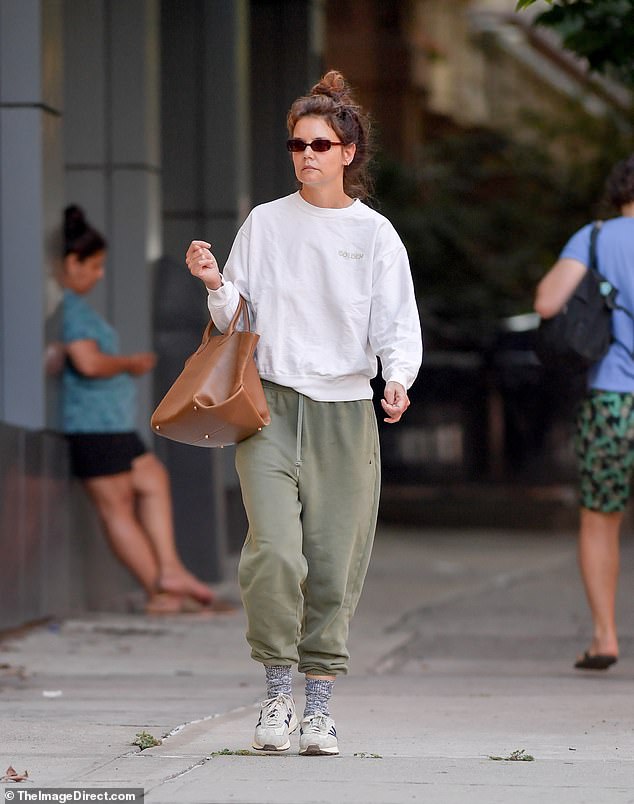 The Batman Begins star sported a white sweatshirt and a pair of oversized mint sweatpants. On her arm she carried a luxurious Khaite clutch bag.