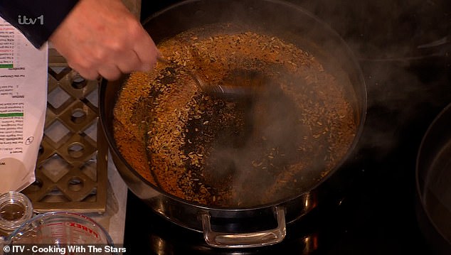 However, her dish didn't turn out as planned when she accidentally burned her curry spices, filling the studio with smoke.