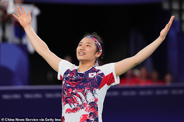 This happened just after she triumphed in the women's singles tournament over China's He Bingjiao.