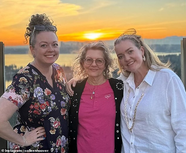 The bestselling author is pictured here with her sister, Lin, and mother, Vannoy.