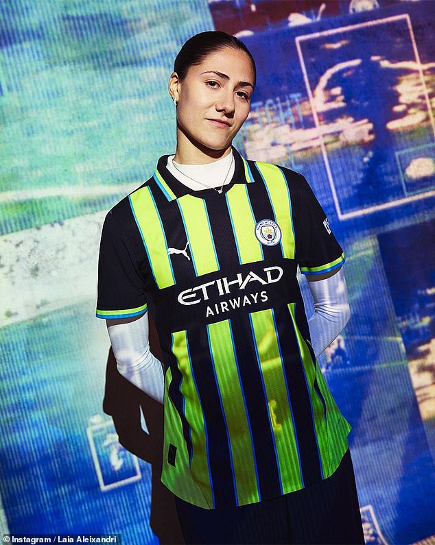 Laia Aleixandri and other stars of the club were photographed wearing the new away shirt