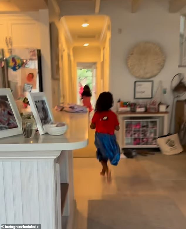 Seven-year-old Haley and four-year-old Hope were filmed running towards the front door once they realised Hoda had arrived.