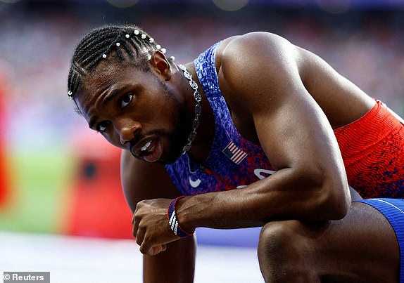 Paris 2024 Olympics - Athletics - Men's 200m Final - Stade de France, Saint-Denis, France - August 08, 2024. Noah Lyles of the United States reacts after winning bronze before receiving medical attention. REUTERS/Sarah Meyssonnier TPX IMAGES OF THE DAY