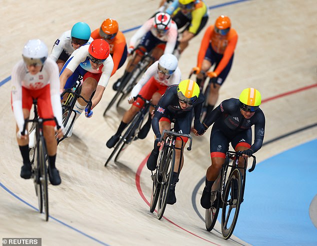 Italy, who never looked back after taking the lead with a 20-point sprint, calmly crossed the line in first place, while the Netherlands dropped to bronze.