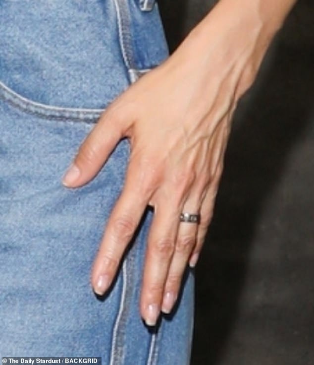 The singer had taken off her wedding ring last week, but when she and Emme arrived at celebrity hot spot E. Baldi, the ring was back on her finger, sparking even more curiosity about the status of her marriage.