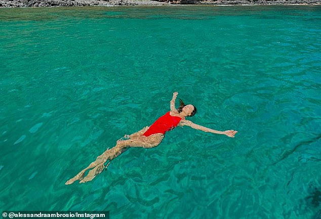 She looked relaxed as she explored the waters off the N' Pali Coast around the island of Kauai.