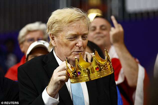 During the race, Trump's lookalike showed off a gold crown as fans watched the pair in action.