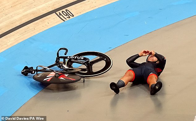 He lost control of his bike while between two cyclists and fell to the ground.