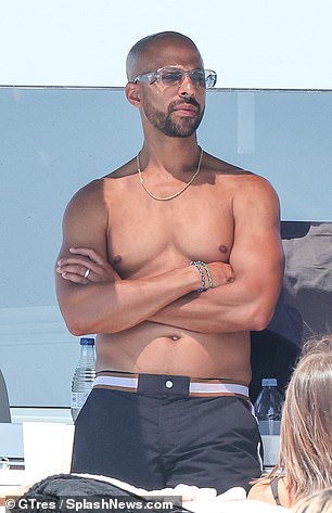 The singer showed off his toned physique in a swimsuit and protected his eyes behind some cool methacrylate sunglasses.