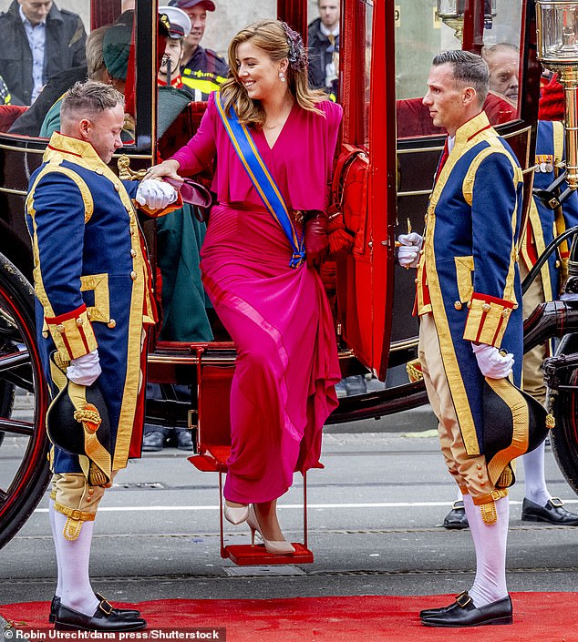 Alexia wore the Order of the Netherlands Lion after it was awarded to her when she turned 18.