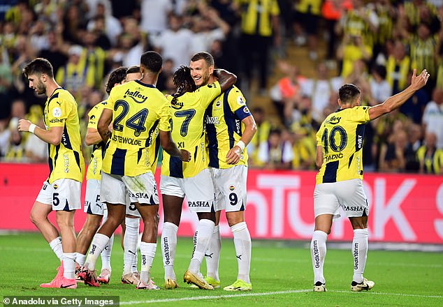 Despite the drama, Mourinho got off to a perfect start and Fenerbahce won the match 1-0.