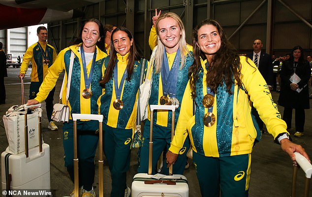 Gunn was not among the Australian team when they arrived in Sydney, having previously decided to travel with her husband, breakdancing partner Samuel Free, after the Games ended.