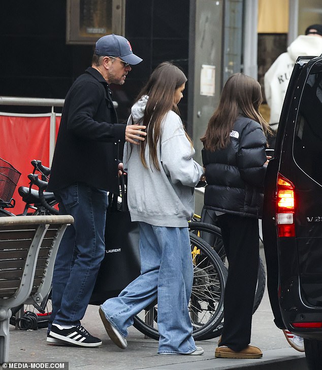 For the outing, Matt looked relaxed in a black t-shirt and blue jeans, which he paired with a black jacket and comfortable sneakers.