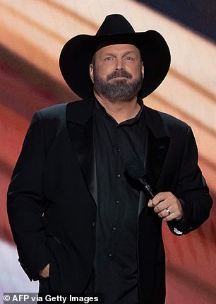 1723660865 48 The heartbreaking reason why billionaire country star Garth Brooks lives