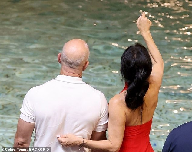 The couple enjoyed their romantic evening in Rome, stopping near the Trevi Fountain.