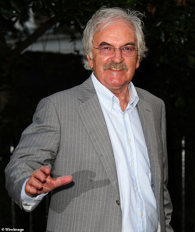 Des Lynam said women should not comment on men's football because they have not played at that level.