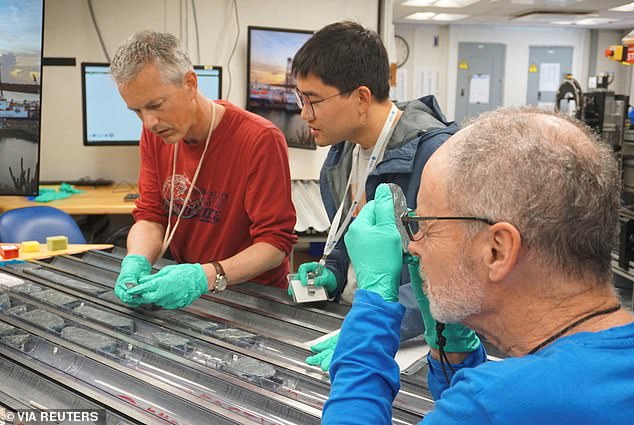 Lead researcher Johan Lissenberg of Cardiff University and two colleagues analyse the rock sample from the mantle. Their first findings have already been surprising.