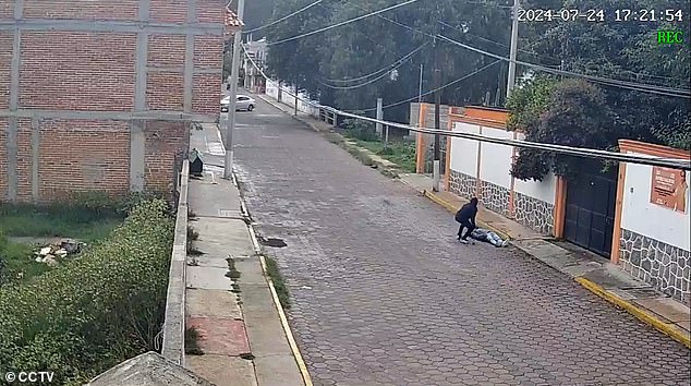 The wounded gang member returned to the scene to check on his brother after he was shot, moments after the group opened fire on the home of a military veteran with whom they had argued in the municipality of Totolac, Tlaxcala, on July 24.