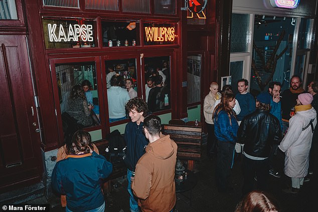 In Rotterdam (7), 'people gather to... 