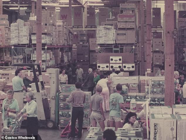 1724040300 512 These throwback photos show Costco when it opened in 1983