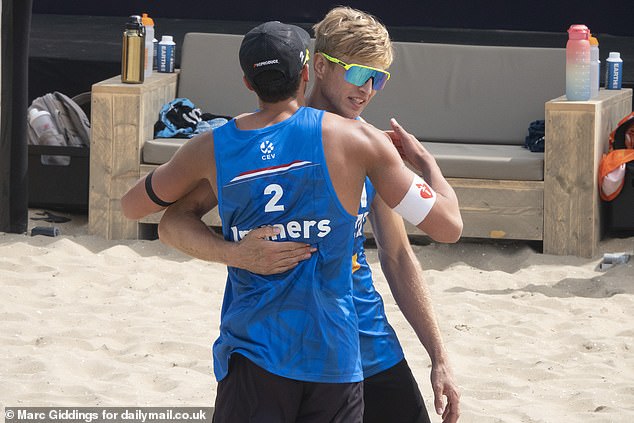 Van de Velde and his teammate Immers during the match against Poland