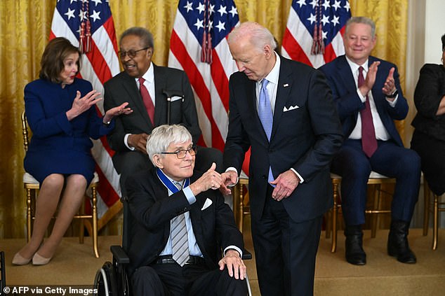 Unlike a ceremony held a few weeks earlier at the White House with Joe Biden, he stood up on his own with the aid of a cane. Biden awarded him the Presidential Medal of Freedom on May 3 after his impressive career