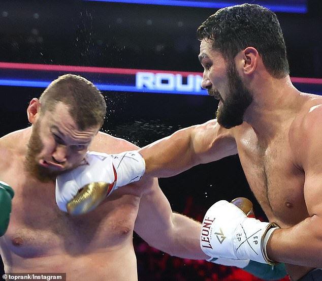 1724117865 426 Boxer reveals BRUTAL eye injury he suffered after taking multiple