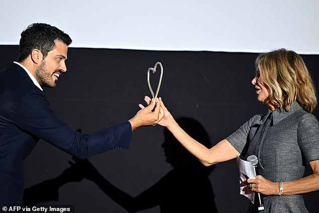 The award was presented to him by the director of the Sarajevo Film Festival, Jovan Marjanovic.