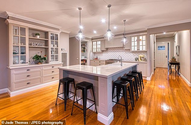 The kitchen is equipped with a two-door Glem oven, an island with a stone countertop, a double ceramic sink and a butler's pantry.