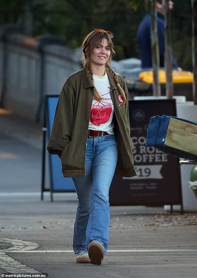 She kept herself comfortable in a pair of cream sneakers and shielded her eyes with brown aviator sunglasses to complete her trendy ensemble.