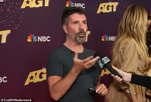 Simon took off his red-tinted glasses while giving interviews on the red carpet.