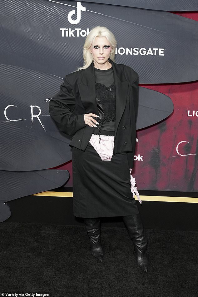 Meanwhile, style icon Julia Fox delivered gothic glamour in head-to-toe black on the carpet.