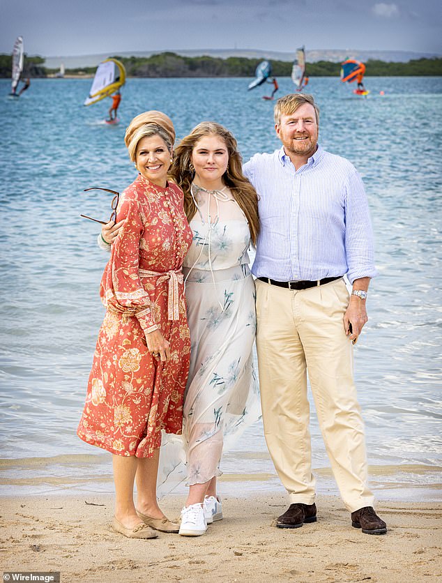 King Willem-Alexander of the Netherlands, Queen Máxima of the Netherlands and Princess Amalia of the Netherlands pose on Sorobon Beach on the Dutch Royal Family Tour of the Dutch Caribbean Islands: Day One on January 28, 2023 in Kralendijk, Bonaire