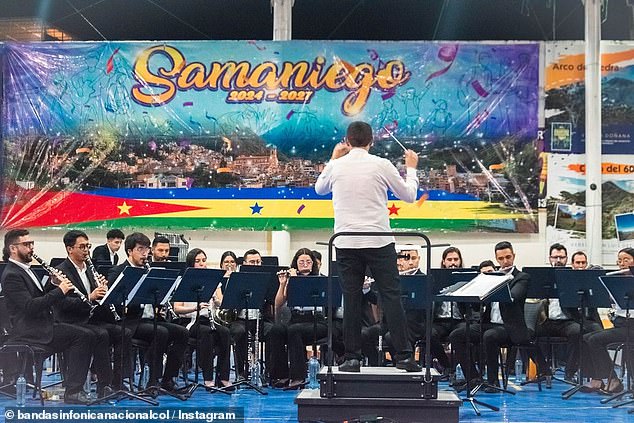 The National Symphony Orchestra of Colombia performed this Thursday at the Provincial Band Meeting after a bomb attack on a motorcycle injured three people, including double bass player Jorge Prada