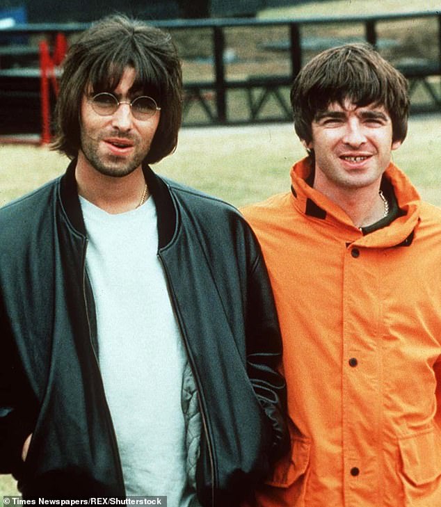 Liam and Noel Gallagher in Oasis at the Knebworth Festival, Great Britain, August 1996