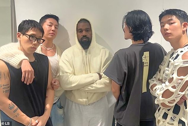 During his latest appearance in the South Korean capital, Kanye could be seen mingling with fans, posing for photographs with a group of them.