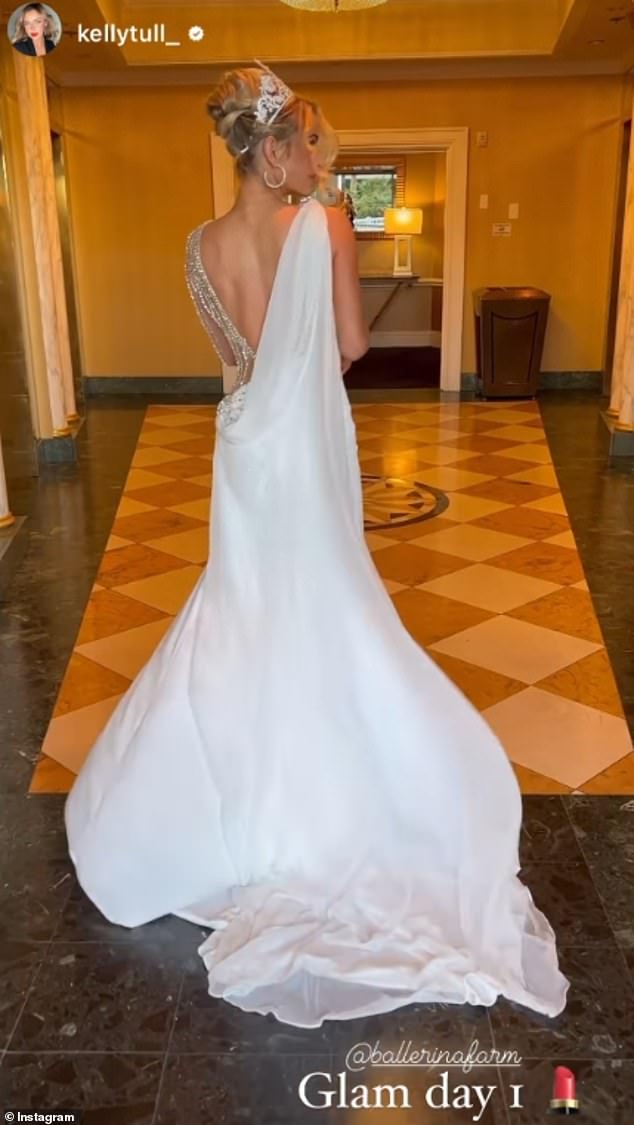 Hannah re-shared a clip posted by makeup artist Kelly Tull showing the back of an incredible dress she wore on day one.