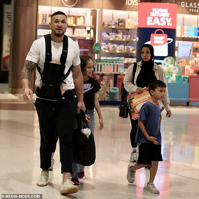 Williams, who recently became a father for the fifth time, was photographed at Sydney Airport with his family on Sunday.