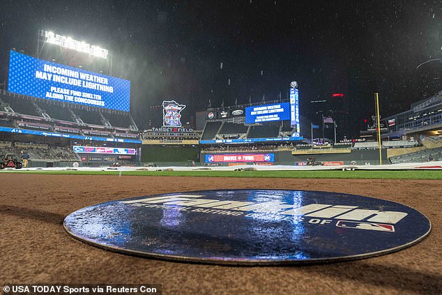 A rain delay in Minnesota gave photographers some time to snap some extraordinary images