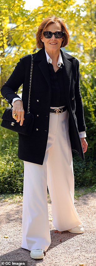 Sigourney added some chic accessories to her look with her Chanel belt and bag.