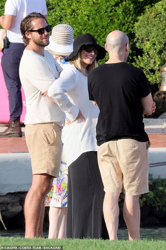 Tom and Margot chatted with friends at the resort.