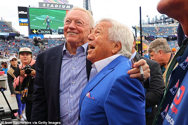 Cowboys owner Jerry Jones and Patriots owner Robert Kraft before the 2021 game