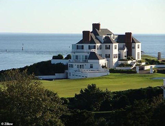 The $17 million vacation home achieved celebrity status after becoming the site of Taylor's legendary star-studded Independence Day parties.